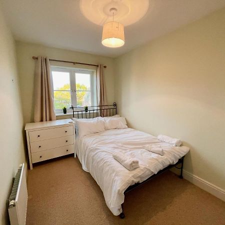 Manor House - Cosy Guesthouse Beside Farnham Hospital Екстериор снимка