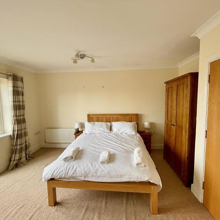 Manor House - Cosy Guesthouse Beside Farnham Hospital Екстериор снимка