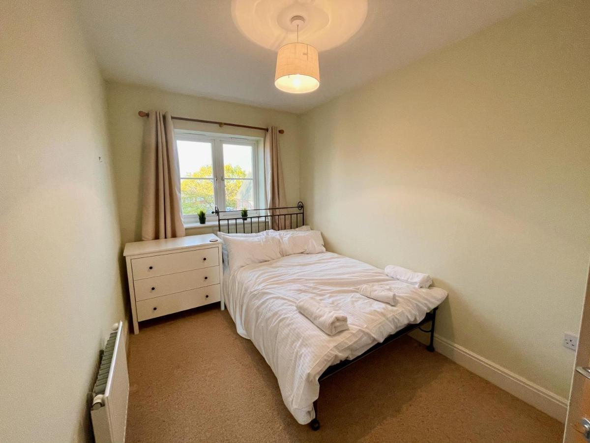Manor House - Cosy Guesthouse Beside Farnham Hospital Екстериор снимка