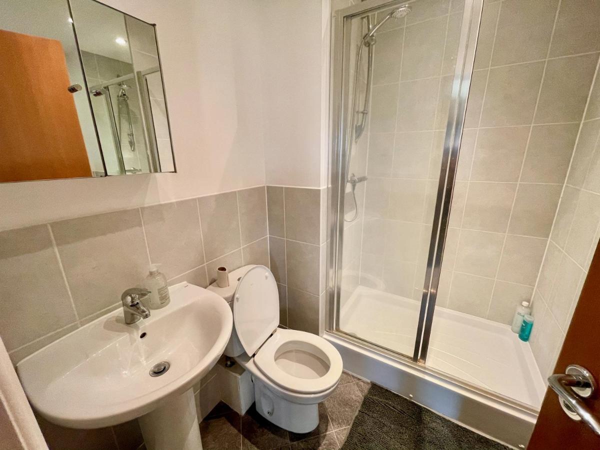 Manor House - Cosy Guesthouse Beside Farnham Hospital Екстериор снимка